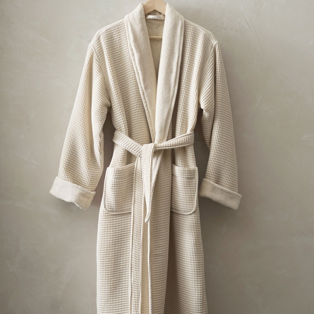 Pottery Barn Waffle Weave Resort Robe Small in Oatmeal
